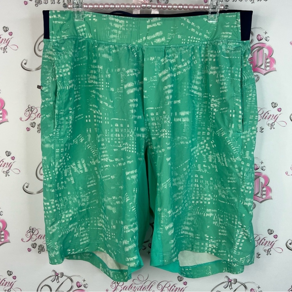 Lululemon Athletica shorts pockets abstract building Green Patterned Shorts